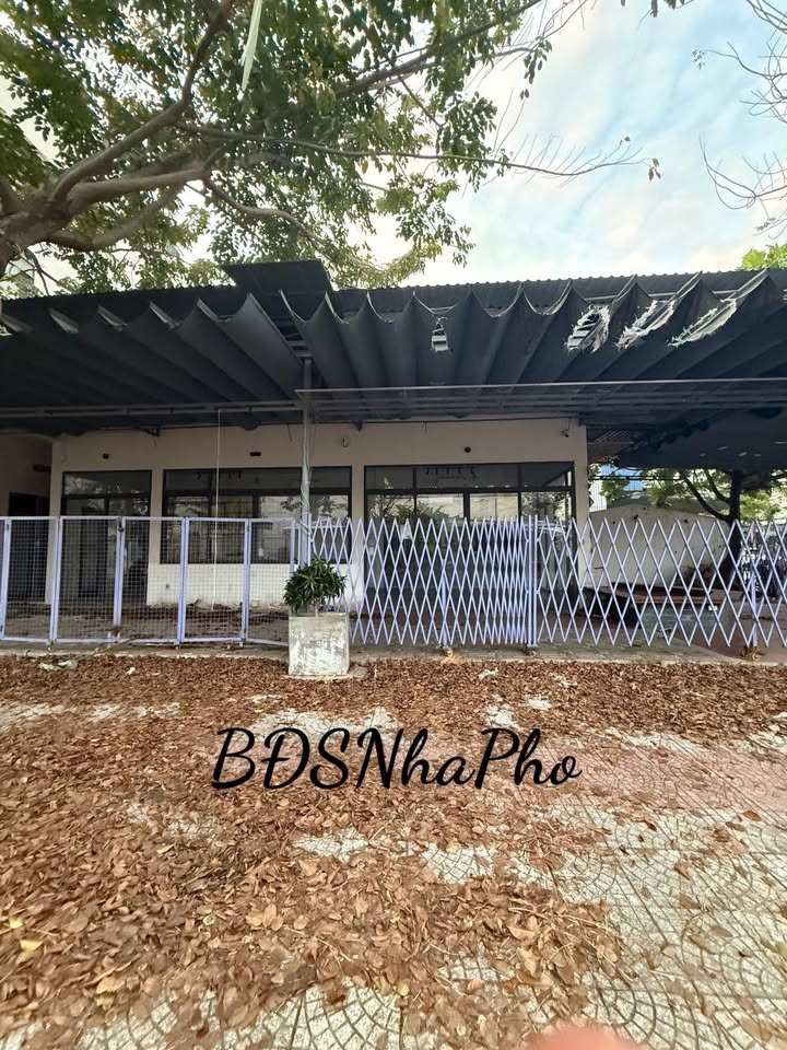 Cho thuê mặt bằng lô góc 2 mặt tiền Hòa Xuân Cẩm Lệ 150m² giá 14 triệu - Phù hợp kinh doanh đa dạng!