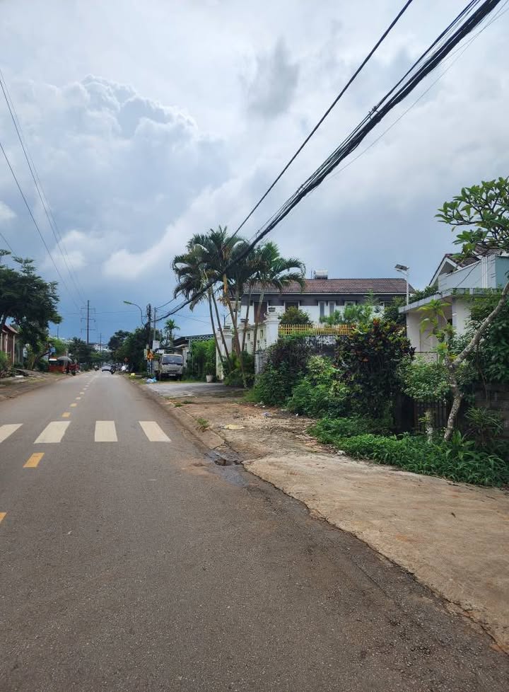 Nhà mặt tiền đường Nguyễn Thiếp, Pleiku 170m² giá 2 tỷ - Kinh doanh thuận lợi!