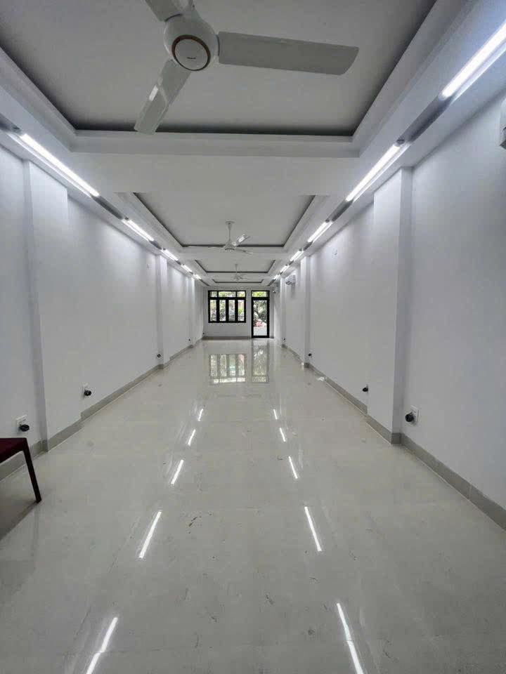 Cho thuê nhà nguyên căn 6 tầng Trần Hưng Đạo 105m² - Vị trí đắc địa, kinh doanh sầm uất!