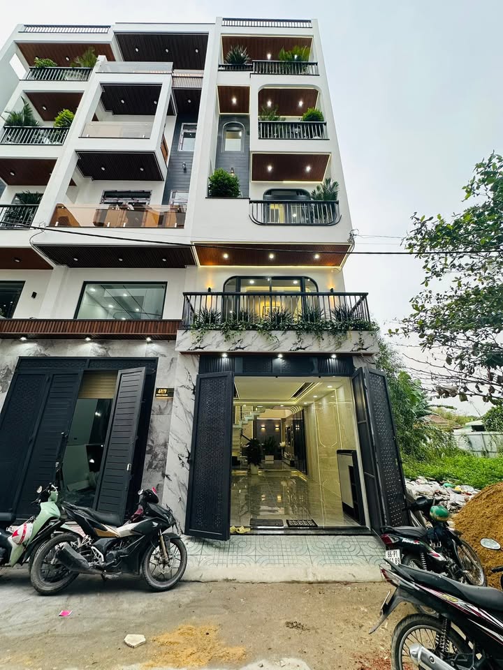 Nhà phố Thạnh Xuân 25, Quận 12 - 64m² giá 6.98 tỷ - Sẵn sàng vào ở với nội thất hiện đại!