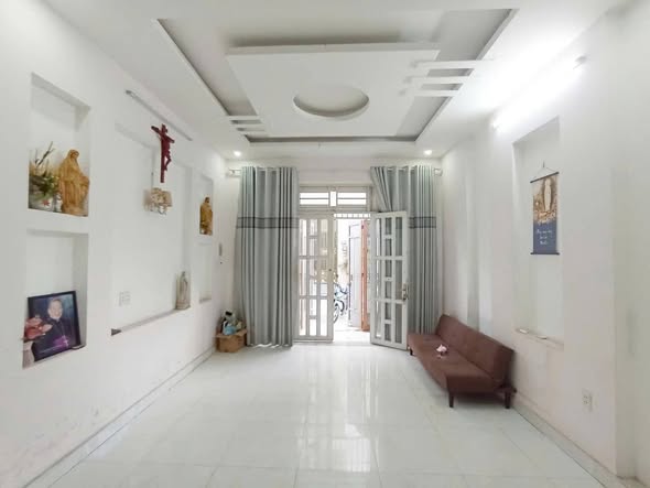 Nhà 3 lầu đường 970, Phú Hữu, Thủ Đức - Cho thuê giá 10 triệu/tháng