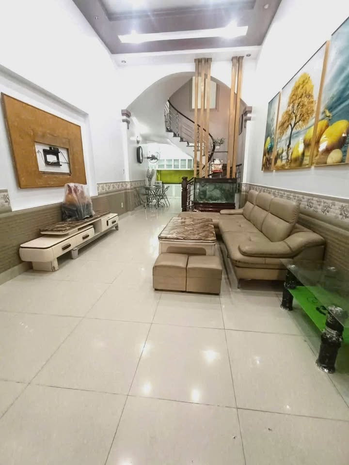 Nhà cho thuê 3 tầng tại Dương Đình Nghệ 90m² - Đầy đủ nội thất, chỉ việc vào ở!