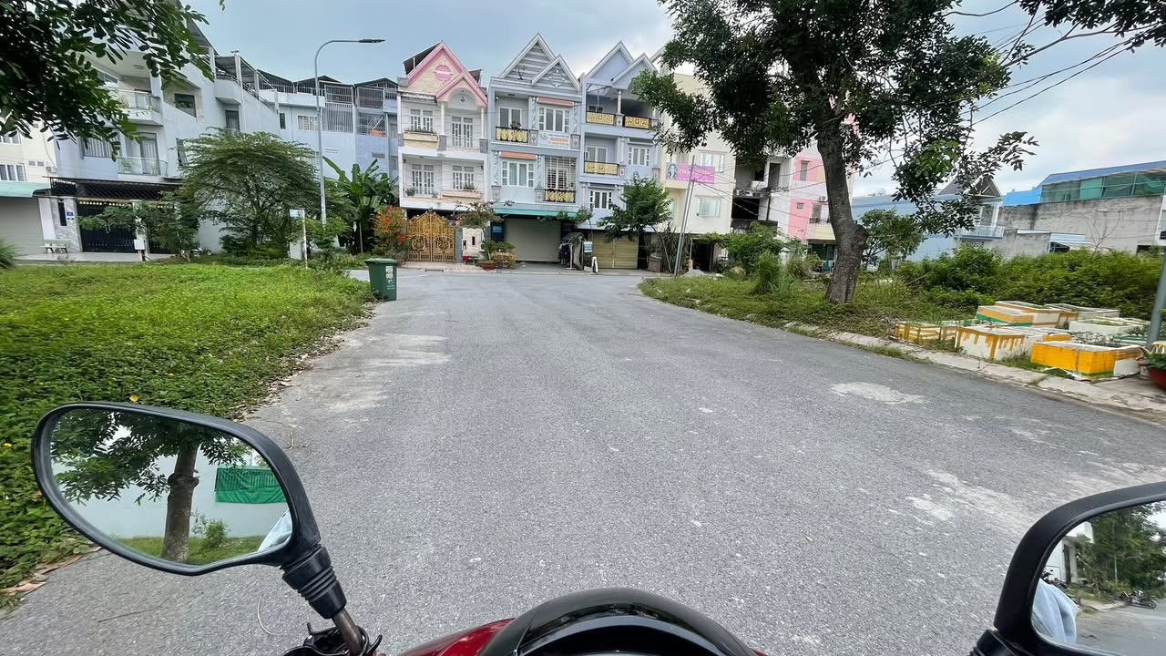 Đất nền liền kề ĐS 15 - KDC 135, Bến Lức, Long An - Giá chỉ 3 tỷ/nền!