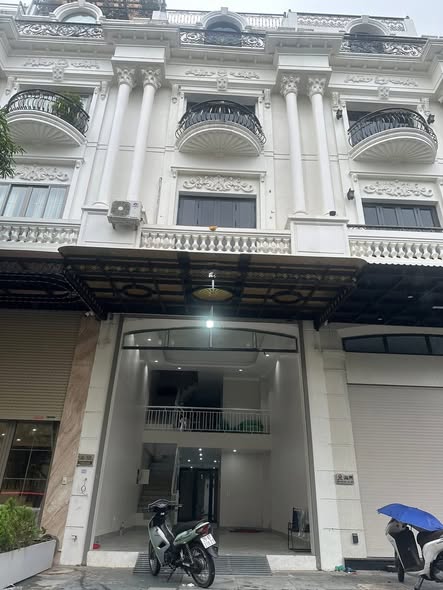 Cho thuê nhà nguyên căn 5 tầng tại Ninh Hiệp, Gia Lâm - Nhà mới xây, cầu thang máy hoàn chỉnh!