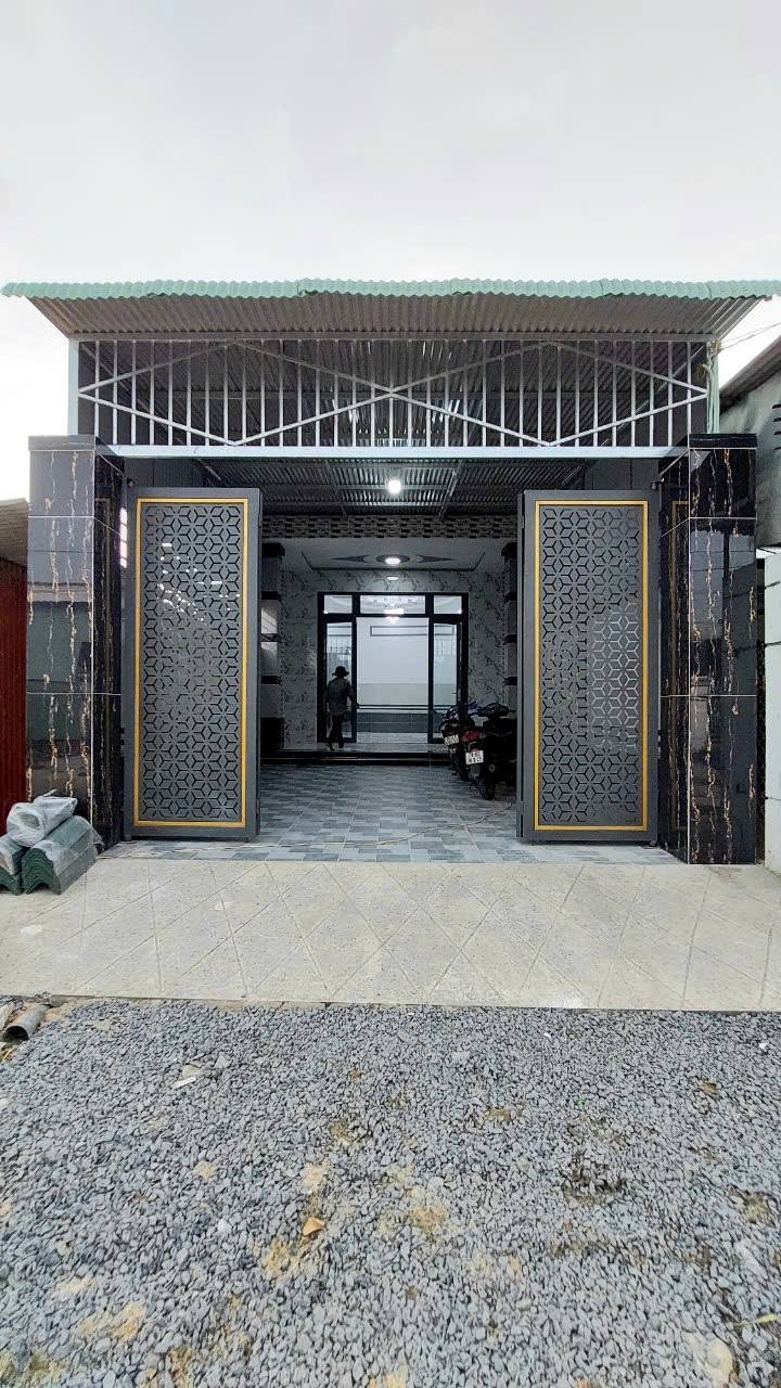 Nhà phố mới hoàn thiện tại Trường Lộc, Long Hoa, Hòa Thành - 150m² giá 1.43 tỷ - Thiết kế hiện đại, rộng rãi!