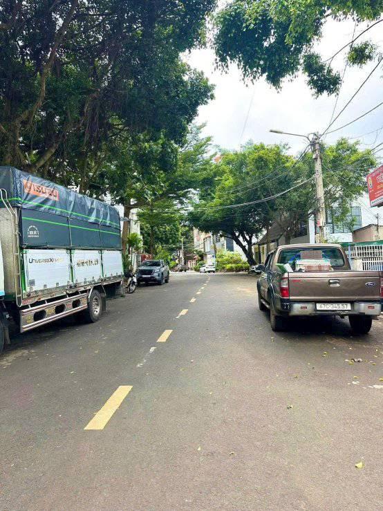 Đất nền mặt tiền 300m² đường Y Jut, Buôn Ma Thuột - Giá chỉ 18 tỷ VND!