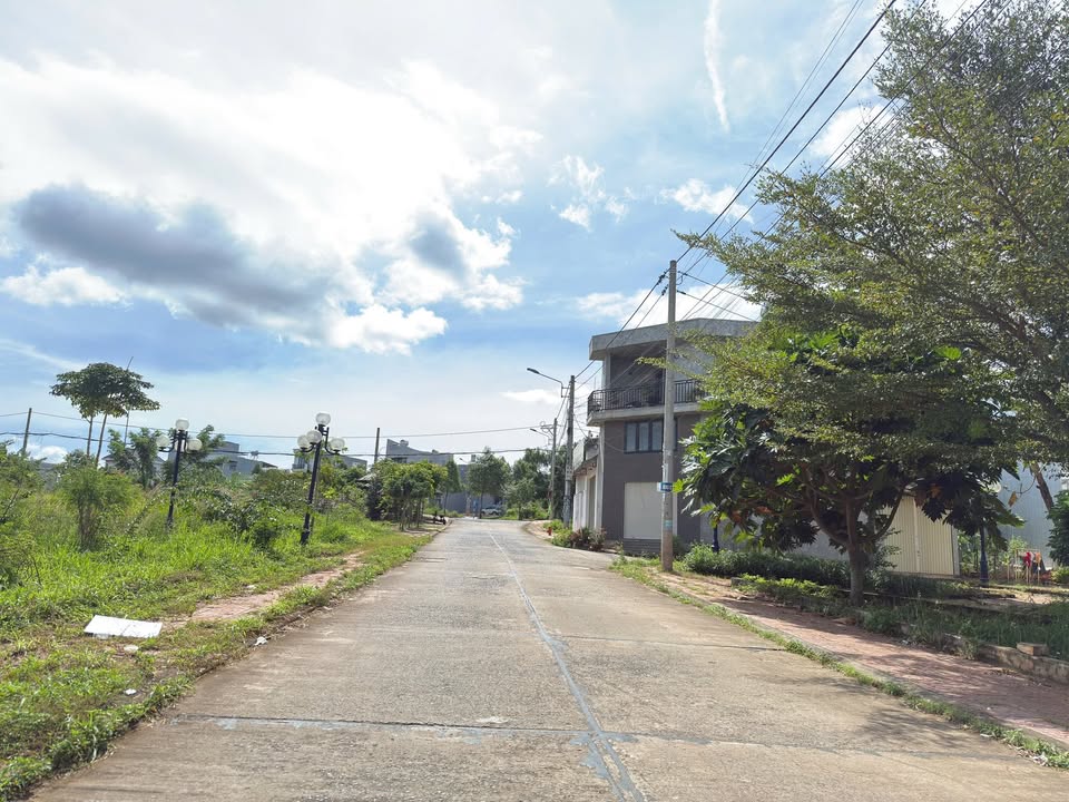 Đất nền góc 2 mặt tiền Trần Quý Cáp, 179m² giá 6.6 tỷ - Cơ hội đầu tư hiếm có!