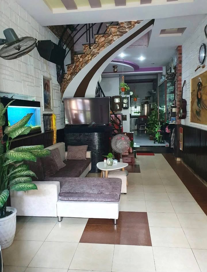 Nhà mặt tiền Bà Triệu, Quy Nhơn 53m² giá 5.3 tỷ - Đầu tư sinh lời hấp dẫn!