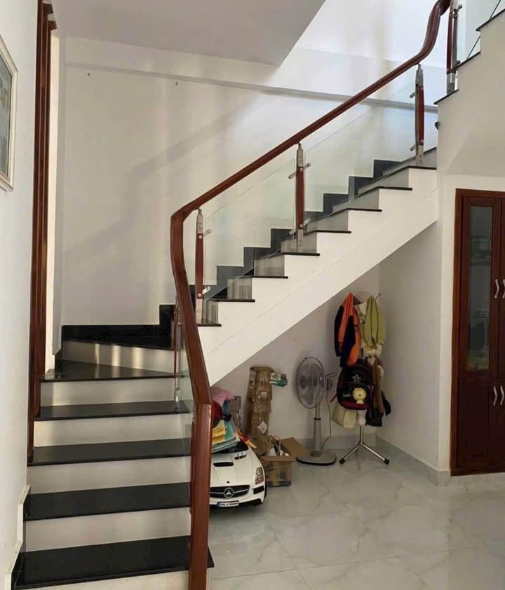 Nhà hẻm Chu Văn An, Bảo Lộc 178m² giá 3.2 tỷ - Khu dân cư đông đúc, tiện ích đầy đủ!