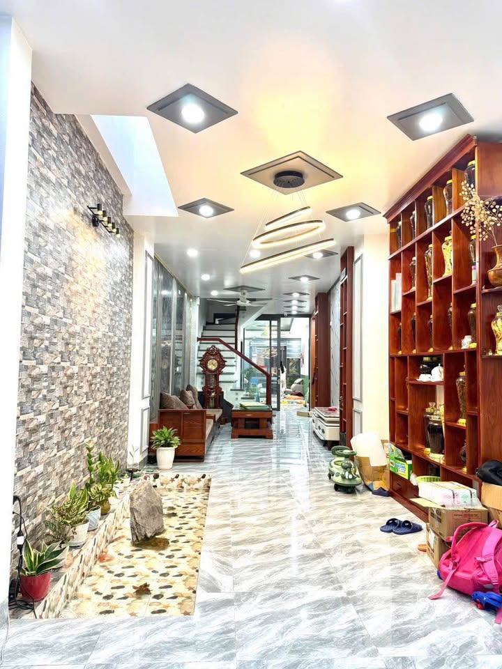 Nhà 4 tầng mặt đường Trần Hưng Đạo, TP Thái Bình, 81m² giá 12.555 tỷ - Kinh doanh sầm uất!