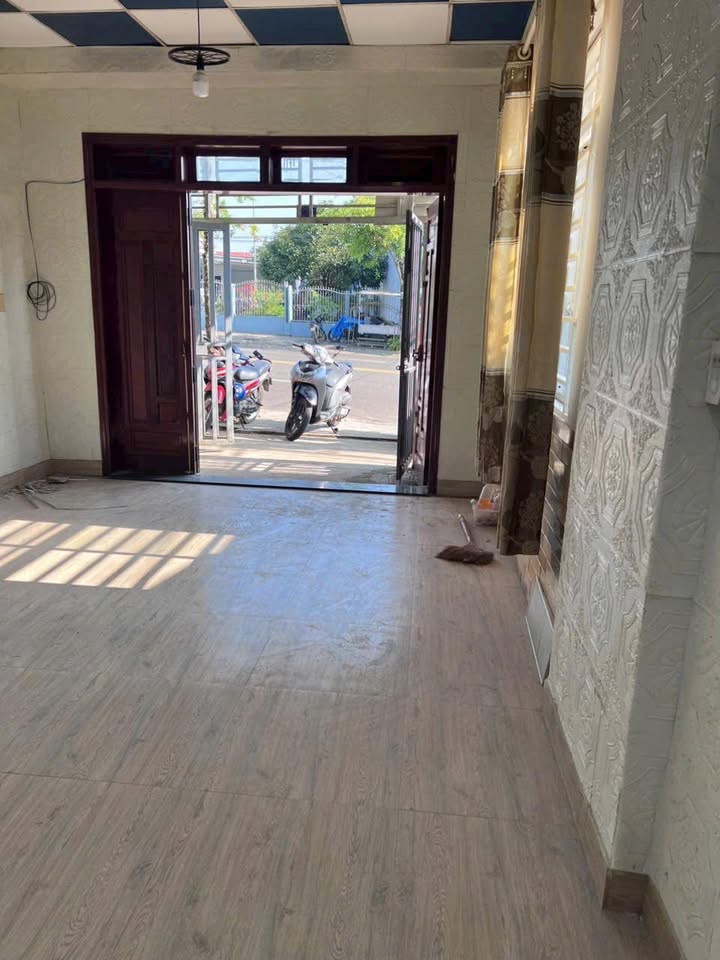 Nhà cho thuê mặt tiền Phan Đình Phùng, Bảo Lộc 2PN giá 4.2 triệu - Không thể bỏ lỡ!