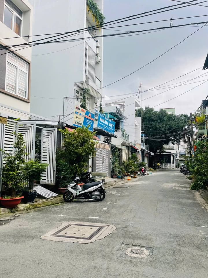 Bán nhà góc 2 mặt tiền đường Yên Đỗ, quận Tân Phú, diện tích 84m² - Nhà mới sang trọng, giao thông thuận tiện!