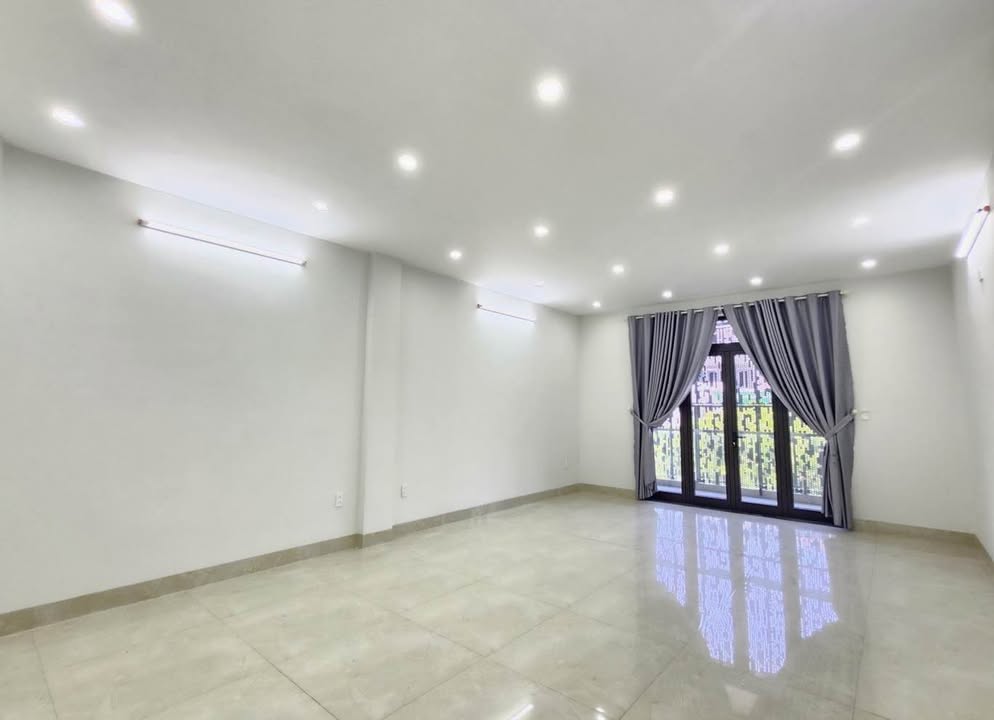 Tòa nhà văn phòng Nguyễn Phước Lan 100m² giá 17 tỷ - Kinh doanh đắc địa!