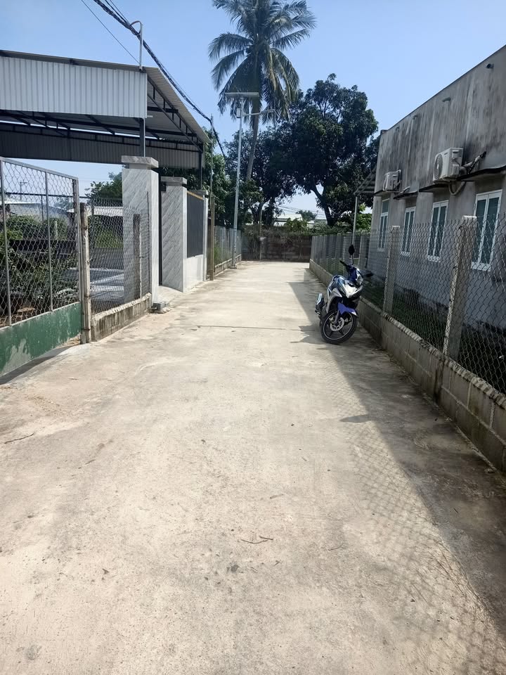 Nhà phố Cam Phúc Bắc 178m² giá 2 tỷ - 3 mặt tiền thoáng đãng!