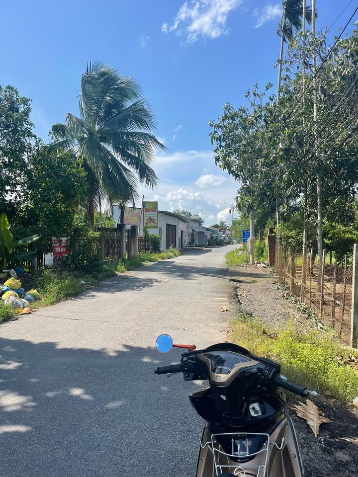 Nhà mặt tiền đường Bông Vang, xã Mỹ Khánh, diện tích 288m² giá 2.7 tỷ - Đầy đủ tiện ích xung quanh!