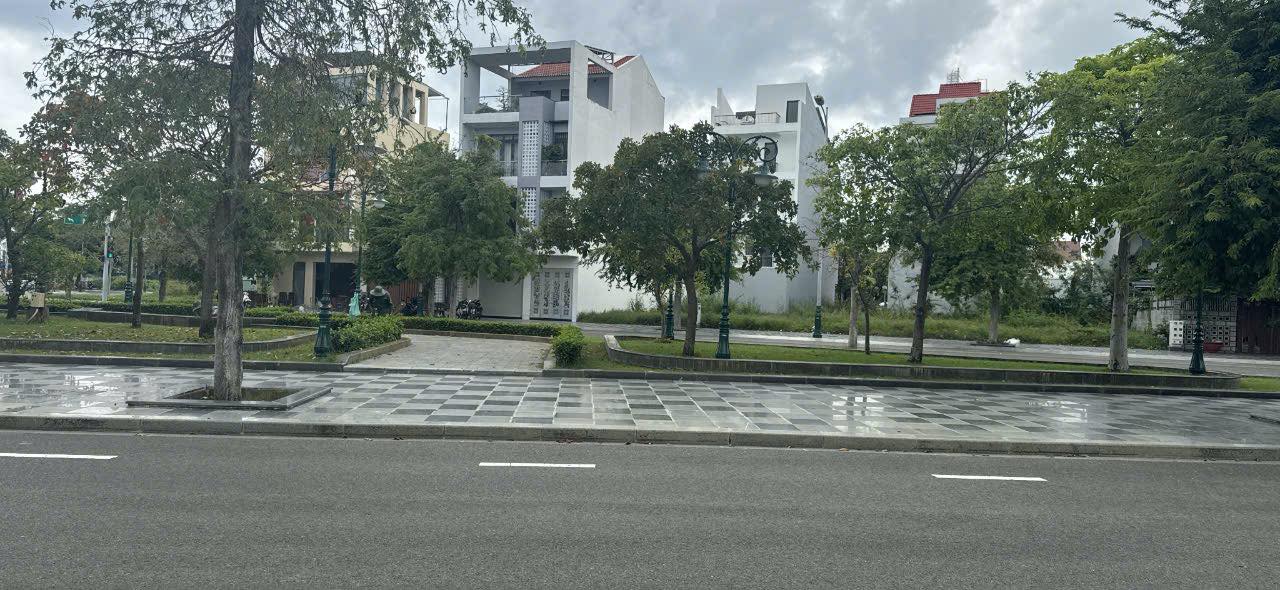 Nhà mặt tiền cho thuê đường Võ Văn Kiệt, Phan Thiết 100m² giá 10 triệu - Kinh doanh thuận lợi!