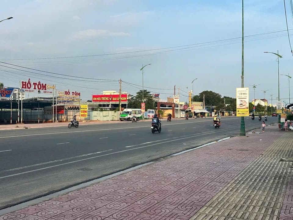 Mặt bằng kinh doanh cho thuê tại đường Hùng Vương, TP. Phan Thiết 700m² - Vị trí đắc địa cho mọi ngành nghề!