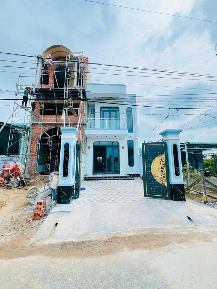 Nhà phố Cần Giuộc - 75m² giá 2.6 tỷ - Thiết kế hiện đại, sổ hồng sẵn!