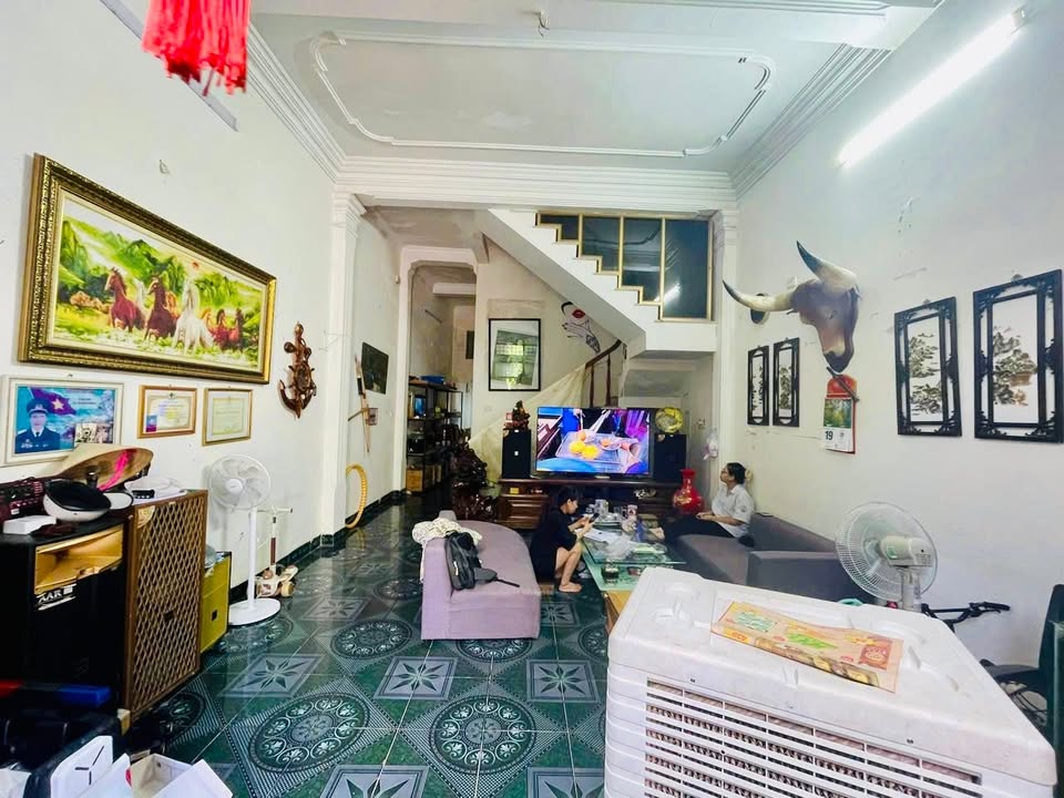 Nhà 3 tầng mặt đường Nguyễn Văn Trỗi, Ngọc Trạo, 120m² giá 6.9 tỷ - Đầu tư sinh lời!