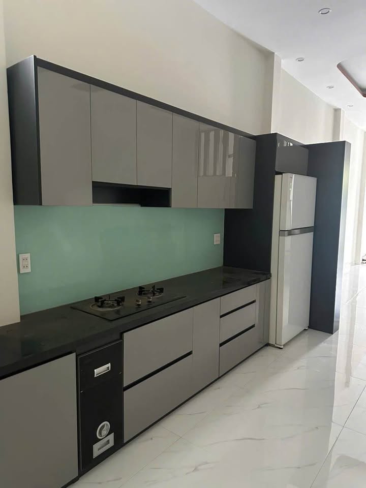 Nhà bán mặt đường Lạc Long Quân, Quy Nhơn 76m² giá 3.5 tỷ - Kinh doanh tốt!