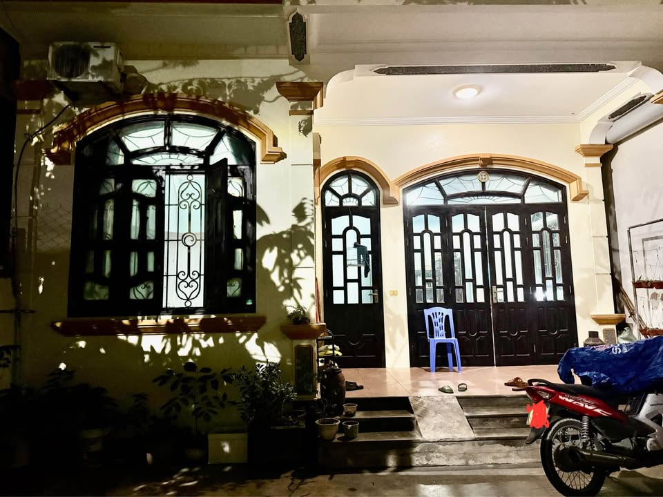 Nhà mái bằng kiên cố đường Nguyễn Văn Cừ 138m² giá 8 tỷ - Vị trí đắc địa, giao thông thuận lợi!