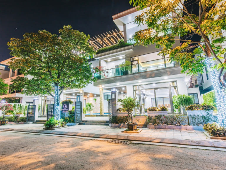 Biệt thự hướng biển Sầm Sơn 216m² giá 17.28 tỷ - Nội thất 5 sao sang trọng!