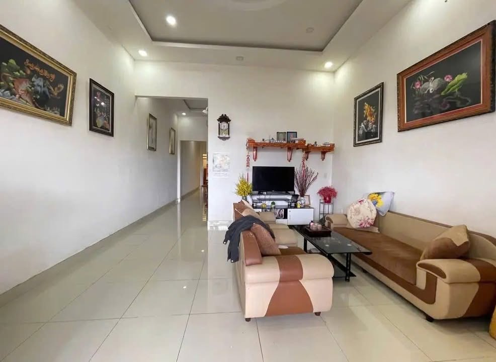 Nhà cấp 4 mặt tiền đường Trần Quý Cáp, Bảo Lộc 120m² giá 2.3 tỷ - Bán gấp, đầy đủ tiện nghi!