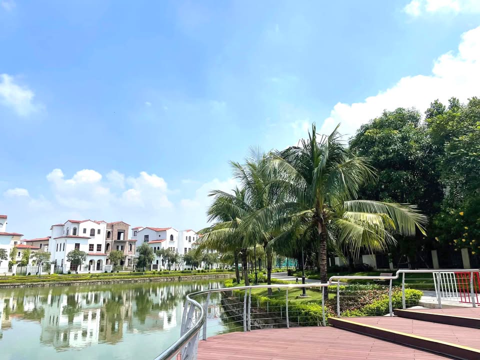 Biệt thự song lập Vinhomes Thăng Long 130m² giá 20 tỷ - Nhà sửa đẹp, vào ở ngay!