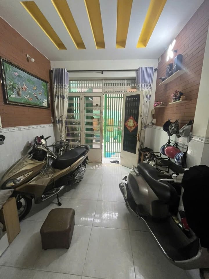 Nhà phố quận 10, HXH Hòa Hưng, 46m² giá 6 tỷ - Sổ đỏ chính chủ, nở hậu!