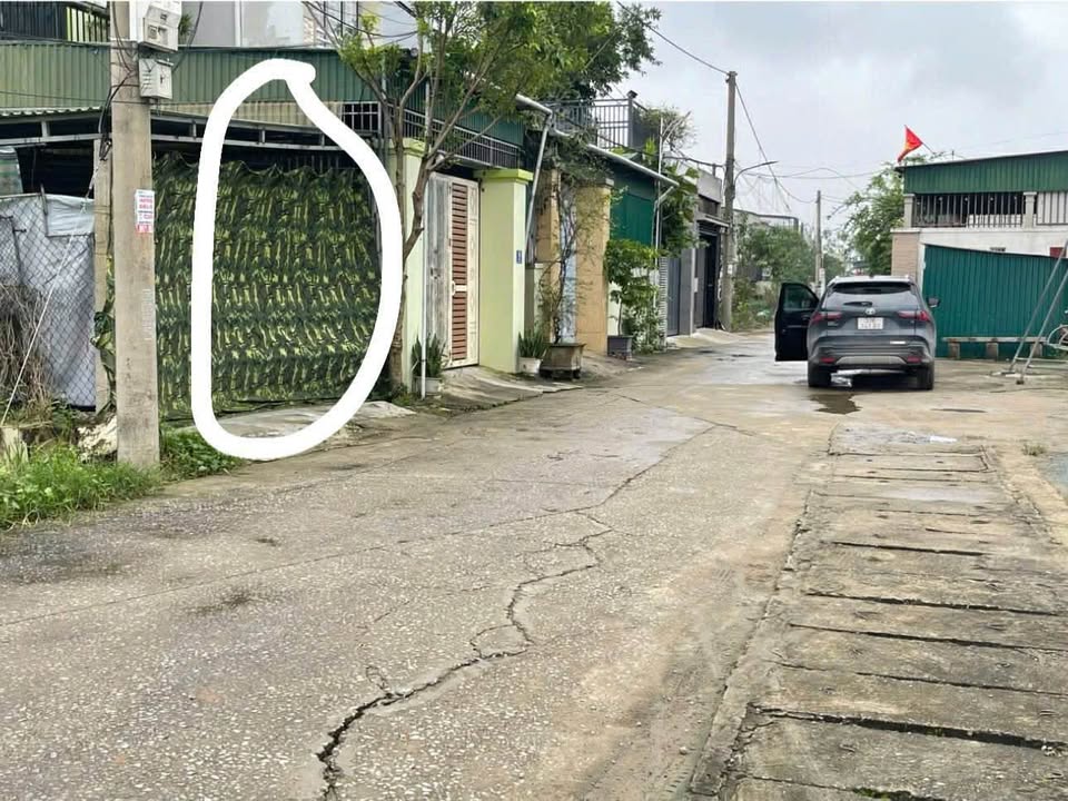 Đất nền Vinh 100m² giá 3 tỷ - Vị trí đắc địa gần tiện ích!