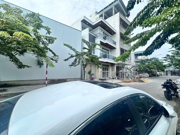 Nhà phố 2 tầng mới 100% tại Tân Tiến, Biên Hòa - Giá 8,3 tỷ, thương lượng