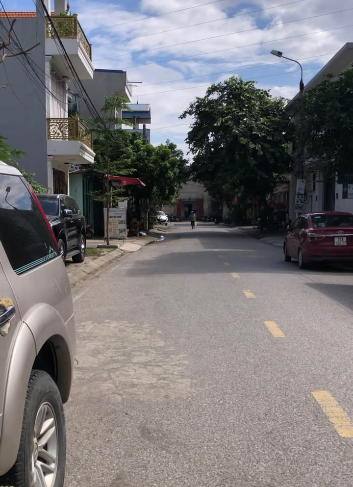 Đất nền Khu đô thị Hòa Vượng, Nam Định 90m² giá 4 tỷ - Năng lượng tốt, vị trí đắc địa!