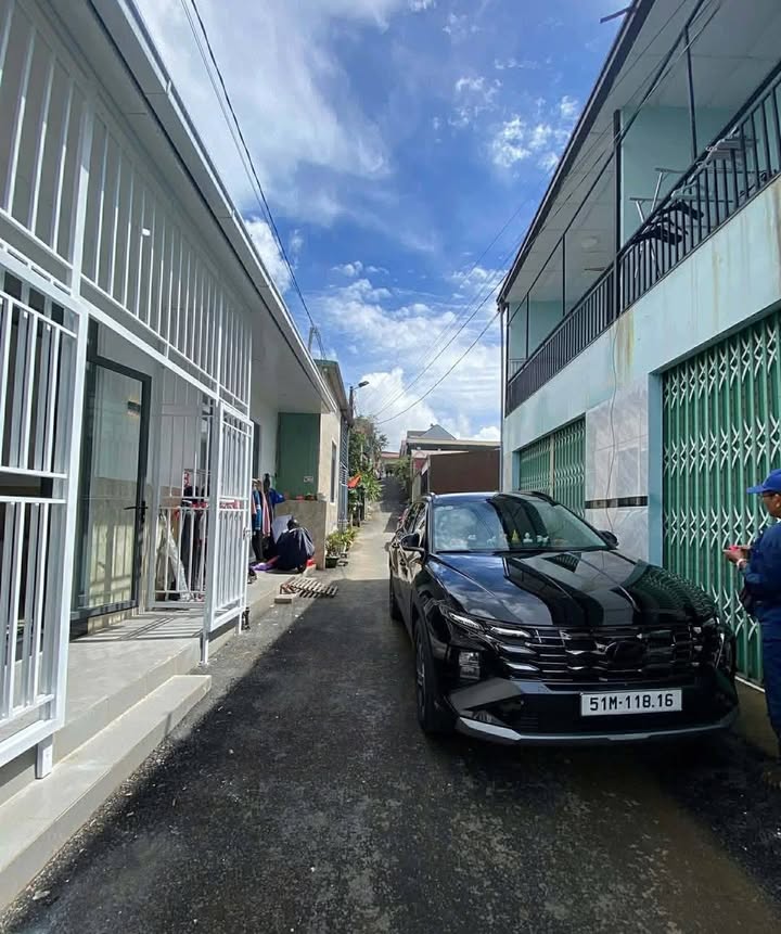 Nhà đẹp kiên cố đường Trần Đại Nghĩa, Đà Lạt 70m² giá 2.1 tỷ - Gần trung tâm tiện lợi!