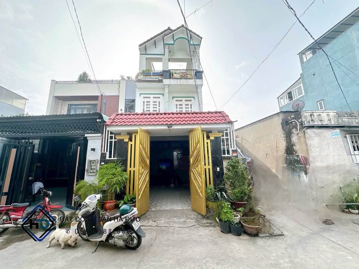 Nhà phố 2 lầu hẻm 6m Lê Văn Khương 100m² giá 6.6 tỷ - Bớt lộc cho khách thiện chí!