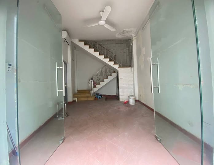 Cho thuê nguyên căn nhà mặt phố Long Biên 2, Ngọc Lâm, 22m² - Kinh doanh sạch sẽ!