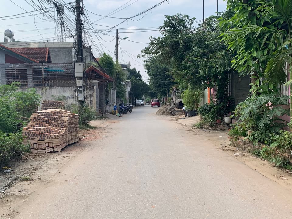 Bán đất Làng Bầu, Liên Bảo, Vĩnh Yên 92,5m² - Mặt tiền 5,3m, giá tốt