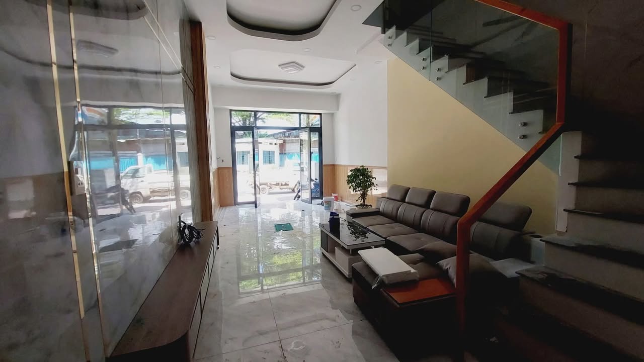 Nhà cho thuê 1 trệt 2 lầu tại Phú Hồng Khang, Bình Chuẩn - Full nội thất, an ninh tốt!