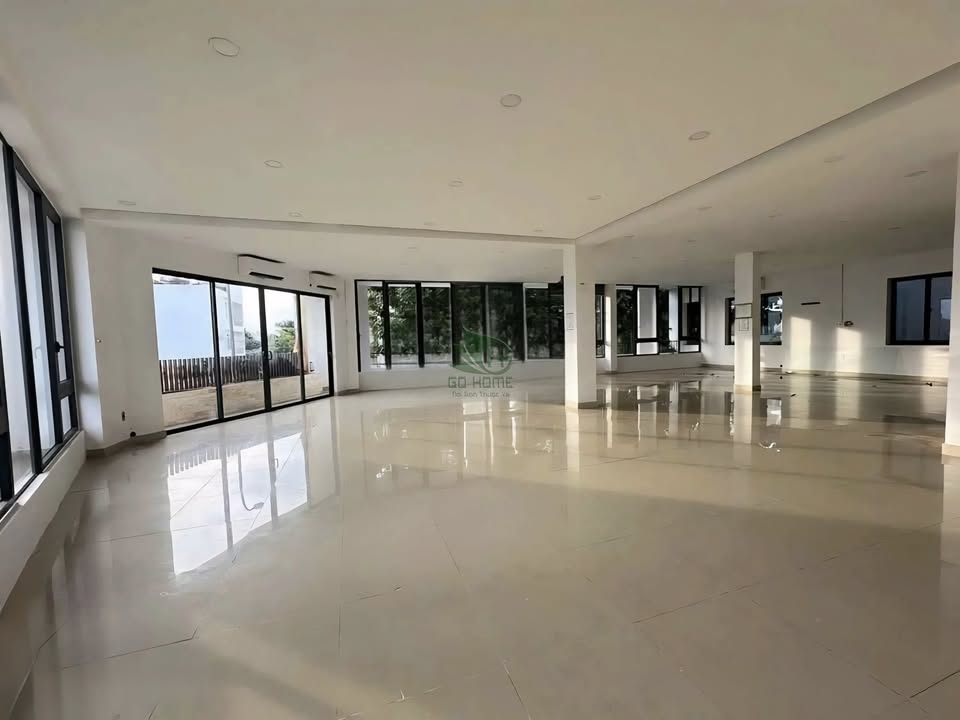Nhà Góc 3 Tầng Có Thang Máy Tại KĐT Hà Quang 2 - Diện Tích 171m², Giá 40 triệu/tháng
