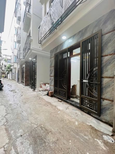 Nhà 5 tầng mới xây tại Minh Khai, 36m² - Sẵn sàng vào ở ngay!