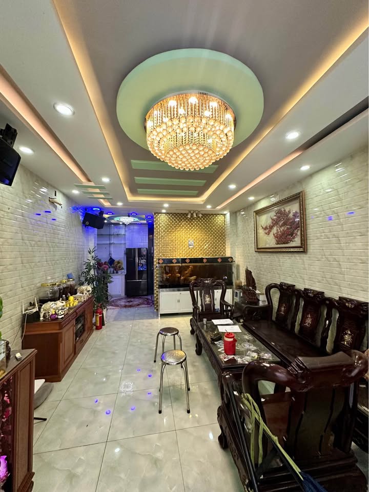 Nhà 4 tầng Hậu Giang, quận 6, 60m² giá 7.7 tỷ - Thang máy 750kg, chính chủ!