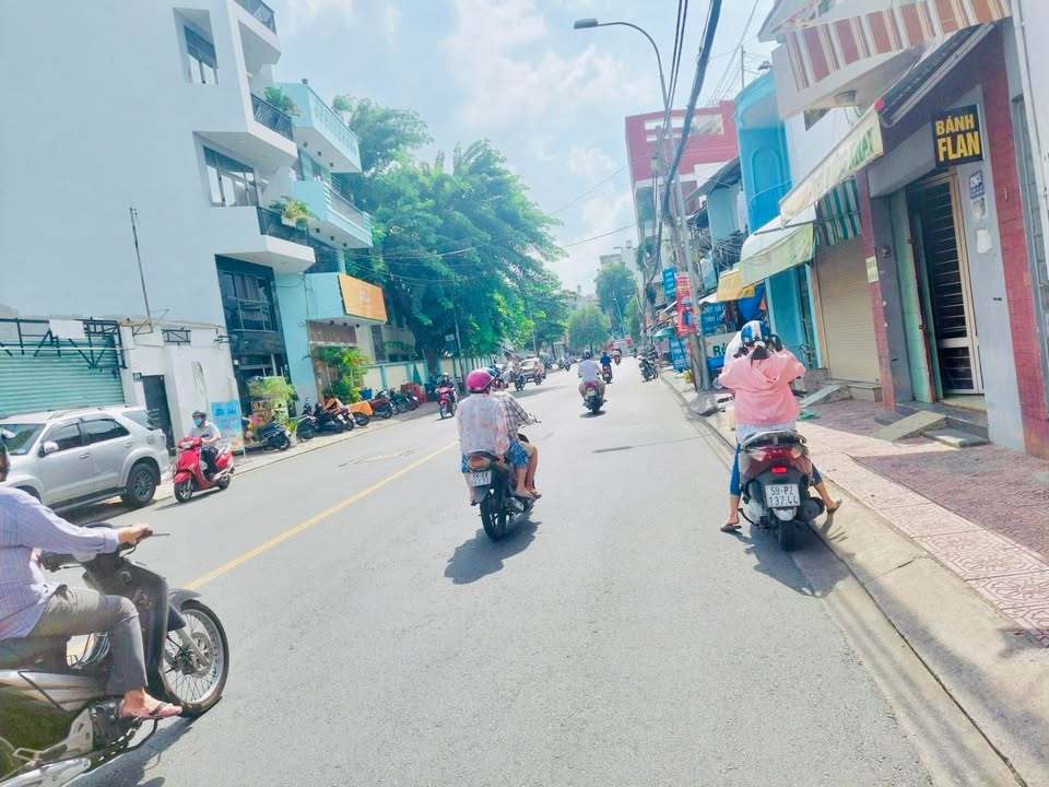 Nhà phố mặt tiền kinh doanh Phường 4, Tân Bình 72m² - Vị trí đắc địa gần sân bay!