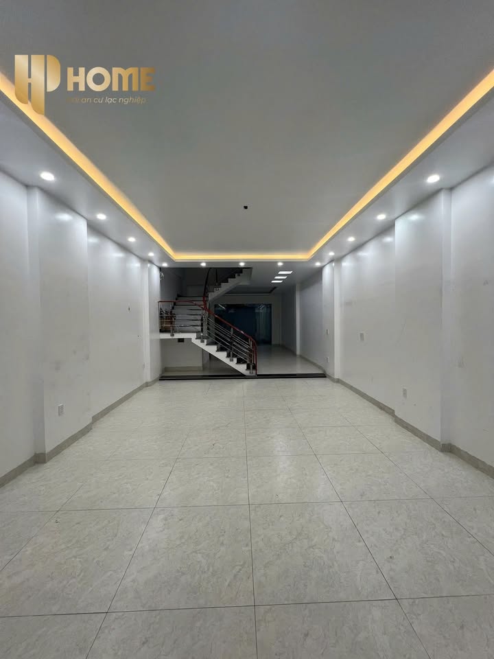 Cho thuê nhà mặt đường Quán Nam 100m² giá 18 triệu - Kinh doanh sạch sẽ, vị trí đẹp!