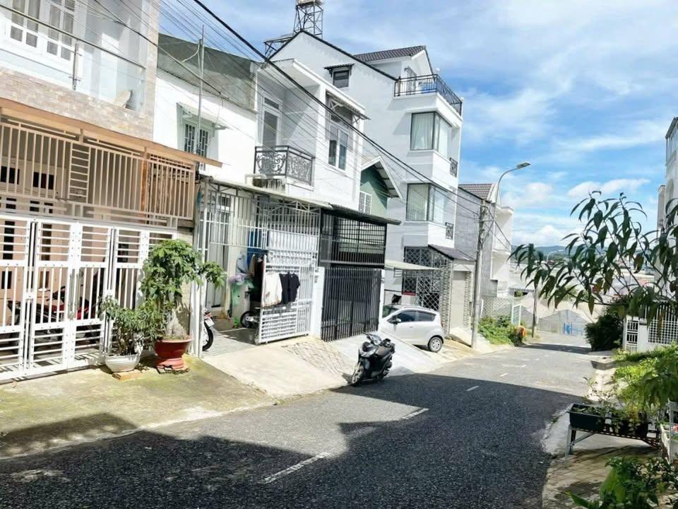 Nhà phố Trần Anh Tông, Phường 8, Đà Lạt 72m² - Giá chỉ 8.5 tỷ, sẵn sàng vào ở!