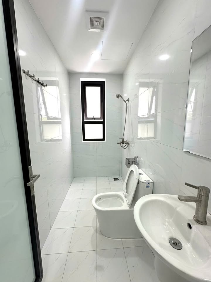 Cho thuê nhà phố 4 tầng KĐT Rose Town 86.1m² giá 50 triệu - Lô góc thoáng mát!