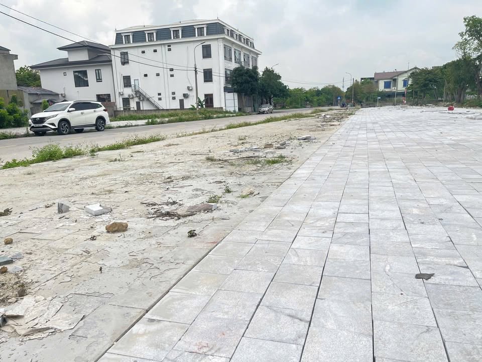 Đất nền 100m² đường Nguyễn Bá Ngọc, Quảng Xương giá 1.8 tỷ - Hướng Bắc, view công viên