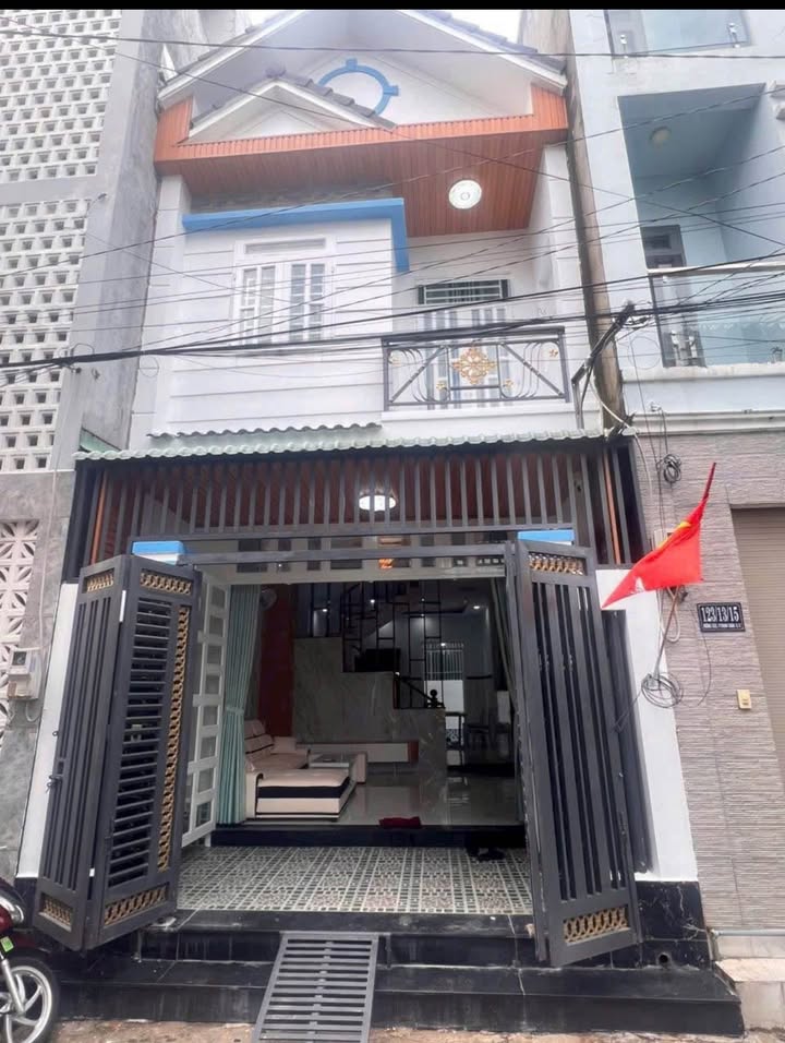 Nhà phố Thạnh Xuân, Quận 12, 63m² giá 4.78 tỷ - Sân trước và sau thoáng mát!