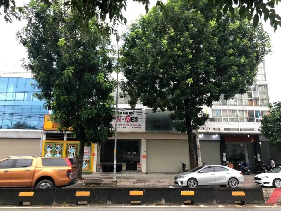 Cặp Nhà Mặt Tiền Đường Lê Thị Riêng, Q.12 - Diện tích 450m², Giá 16.79 Tỷ - Đang cho thuê 50 triệu/tháng!