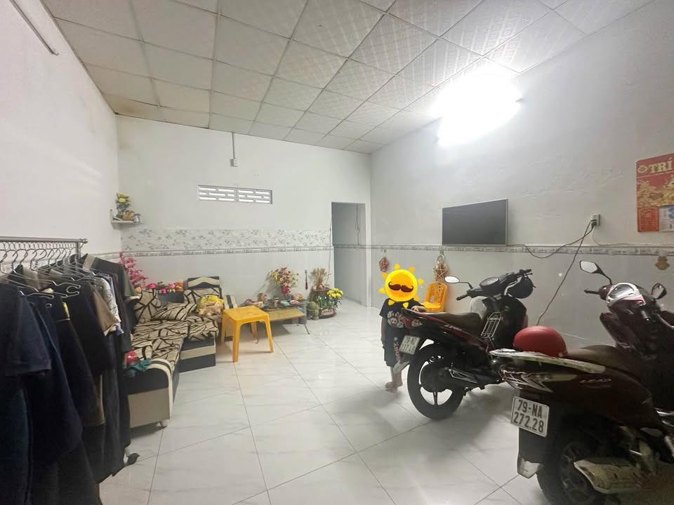 Nhà bán phường Vĩnh Hải Nha Trang 80.5m² giá 3.69 tỷ - Hẻm ô tô thông thoáng, cách biển chỉ 1km!