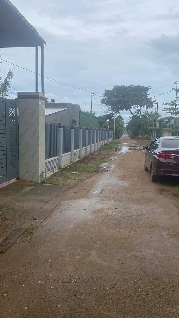 Đất nền Pơng Drang 550m² giá 1.8 tỷ - Vị trí đắc địa gần trường học!