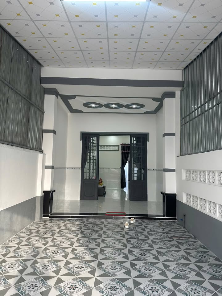 Nhà mới 95% tại Hẻm 24 Nguyễn Chí Thanh, Tây Ninh 70m² chỉ 1.1 tỷ - Sẵn sàng vào ở!